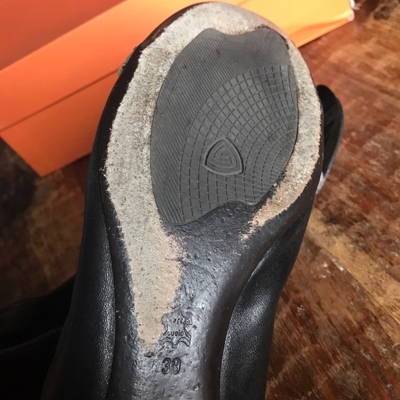 AGL Leather Flats - Picture 5 of 6